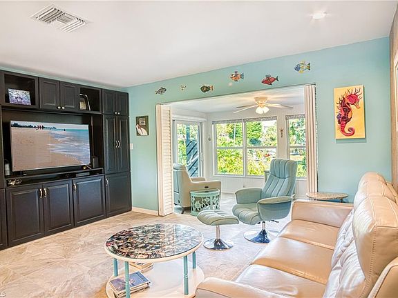2nd image of 312 Periwinkle Way Unit 6