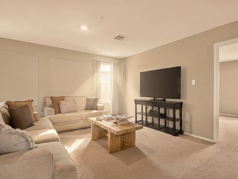 1211 Largemouth Ln — Photo 3