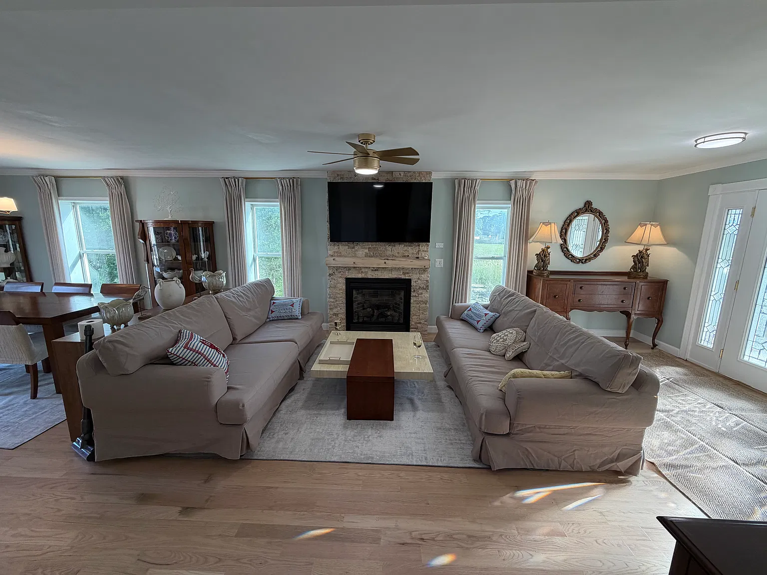 4 bed, 2067 sqft, $4,200 — Photo 3