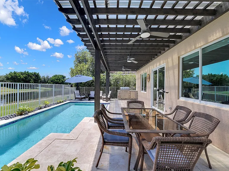 1070 Bluewood Ter — Photo 1