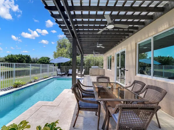1070 Bluewood Ter, Fort Lauderdale, FL 33327