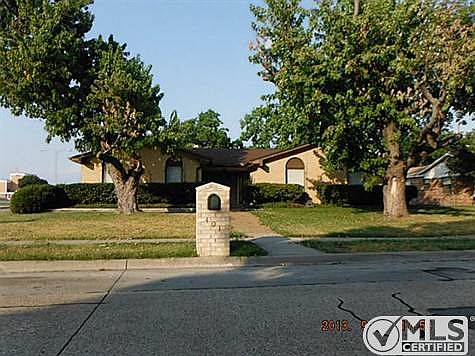 2nd image of 401 Colonial Dr