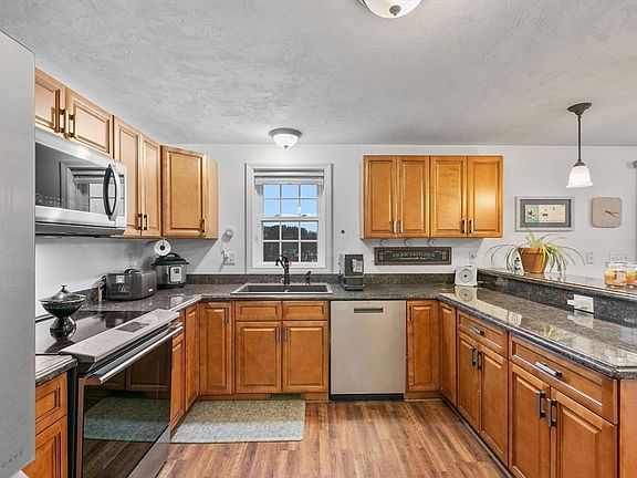 5th image of 22 Bittersweet Blvd