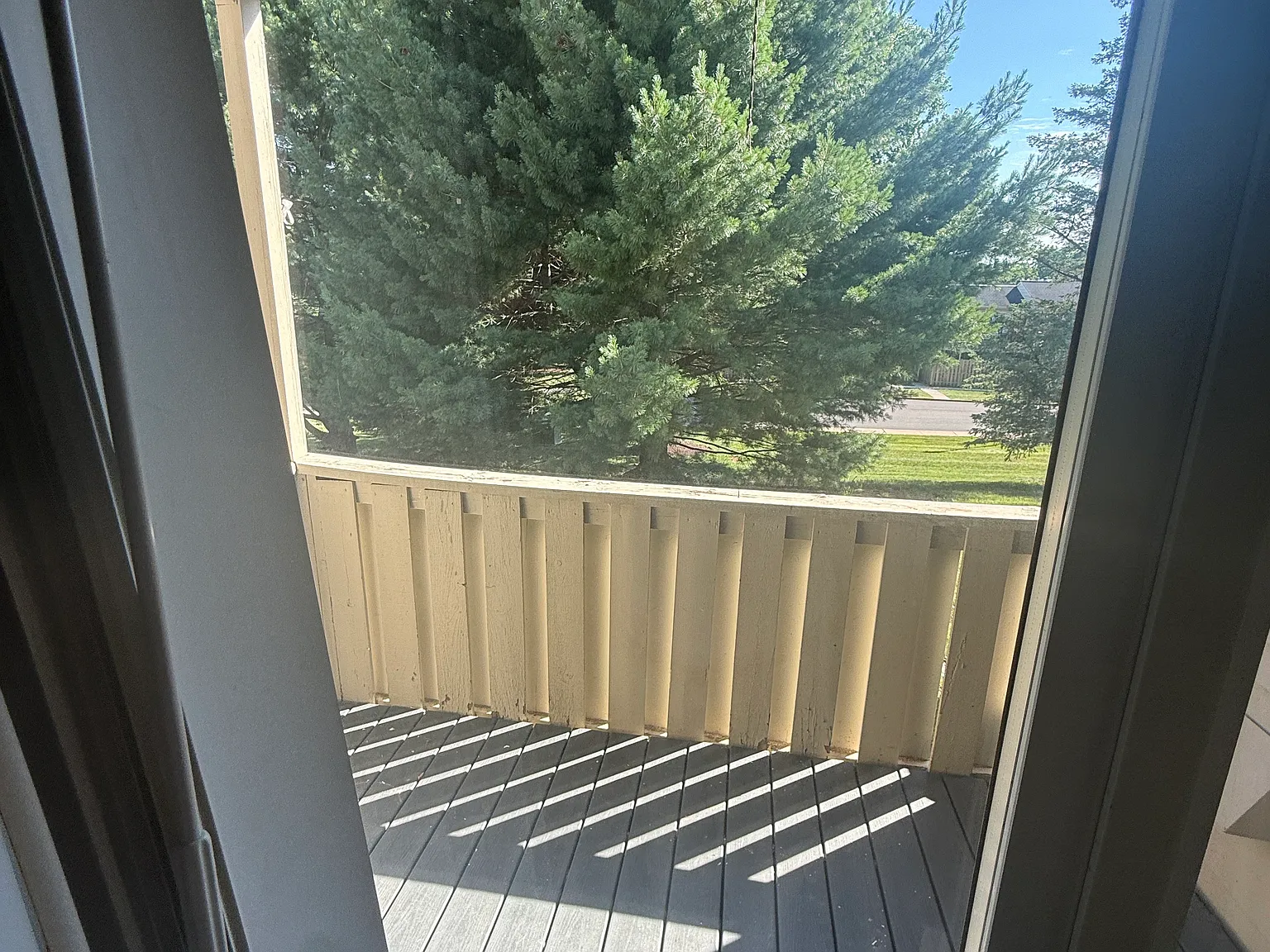 215 Hickory Ct — Photo 4
