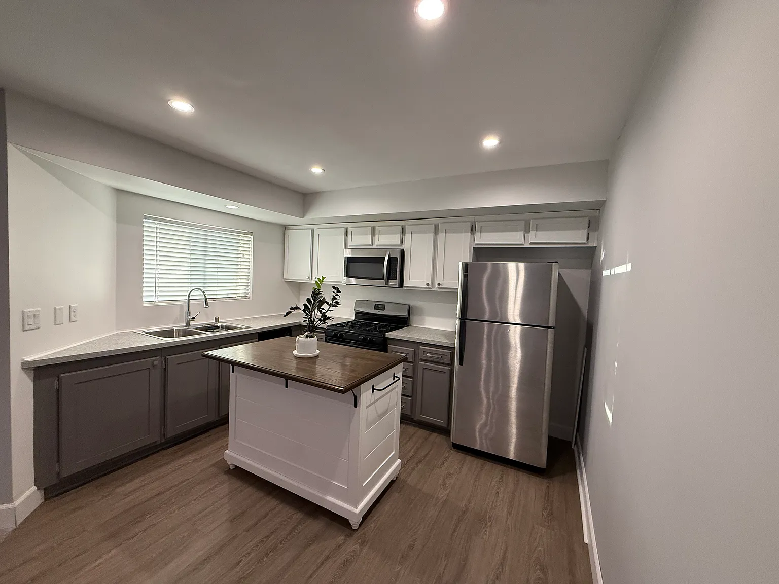 1 bed, 710 sqft, $2,300 — Photo 2