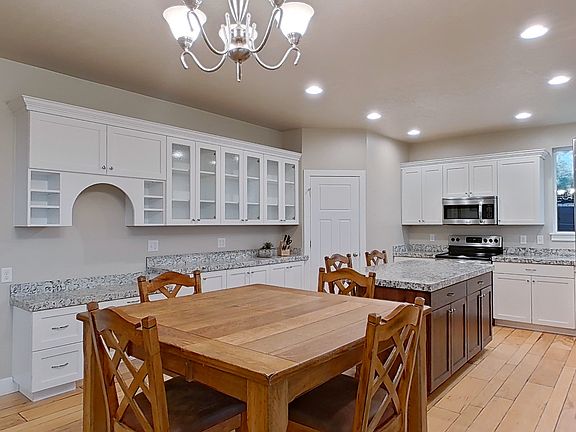 4th image of 1162 Village Dr