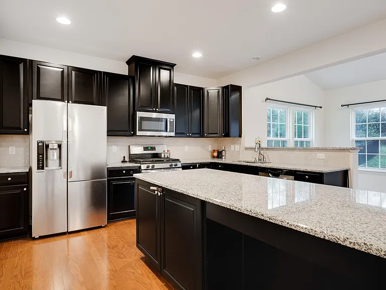 2074 Morton Dr — Photo 14