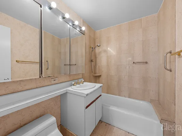 112-01 Queens Boulevard image 8 of 23