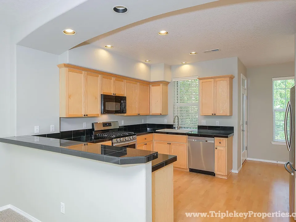 5809 NE Orenco Gardens Dr