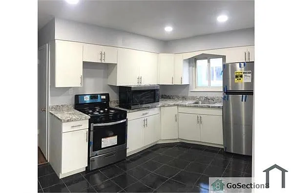 Building Photo - 302 Beach 47th St #2
