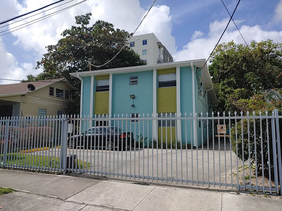 126 NW 6th Ave
