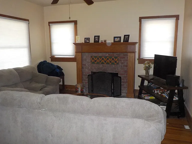 728 E 4th St #1 — Photo 7