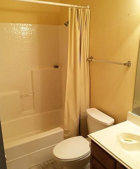 8209 Bells St — Photo 15