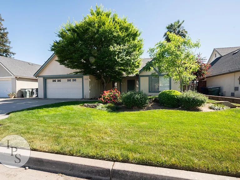 2131 E Cromwell Ave — Photo 1