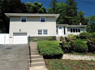 7 Cook Ln, Croton On Hudson, NY 10520