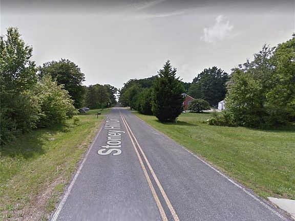 3rd image of 830 Stoney Hill Cir