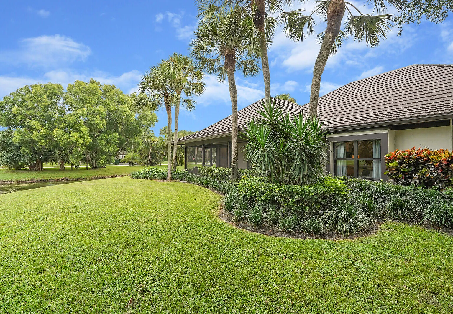 3 bed, 3.0 bath, 2400 sqft, $20,000 — Photo 4