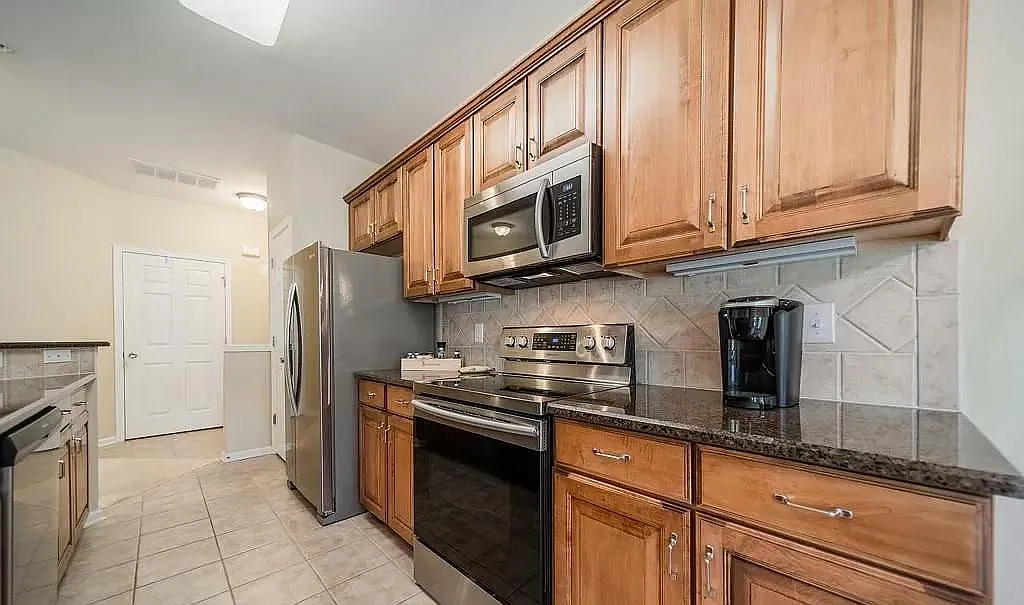 3 bed, 1430 sqft, $2,050 — Photo 3