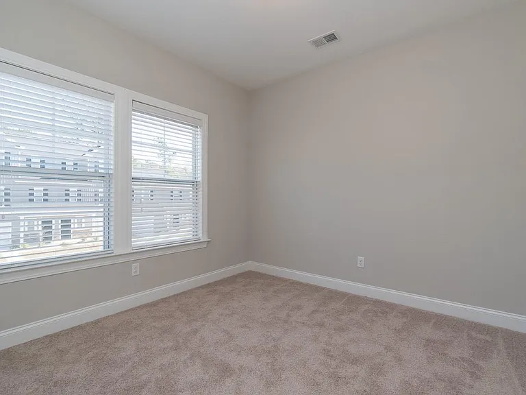 4103 Hartland St — Photo 9