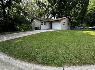 702 30th St, Bettendorf, IA 52722