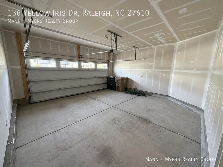 136 Yellow Iris Dr — Photo 7