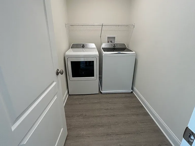724 Sylvia St — Photo 16