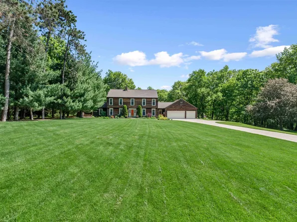 6390 Heatherstone Ct, Sun Prairie, WI 53590