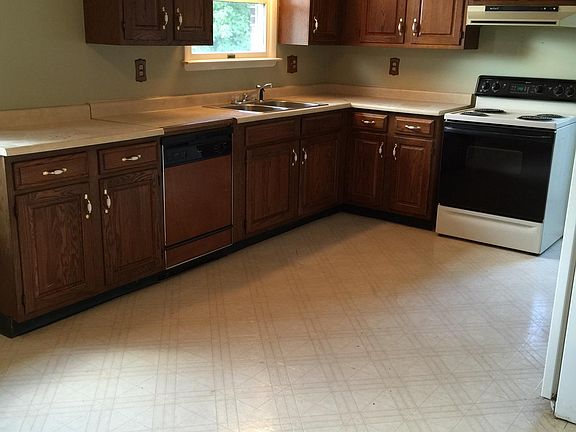 2nd image of 8 Terence Dr