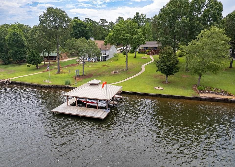 1st image of 831 Jamesway Dr