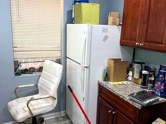 3rd image of 3858 N Darien St