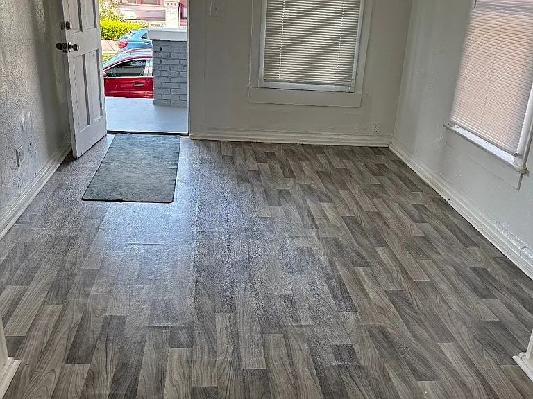 933 E 11th Ave — Photo 5