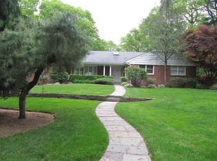 7 Westcliff Dr, Dix Hills, NY 11746