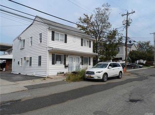 10 Skillman St, Roslyn, NY 11576