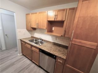 155 Mighton Ave #1, Winnipeg, MB R2L 0M6