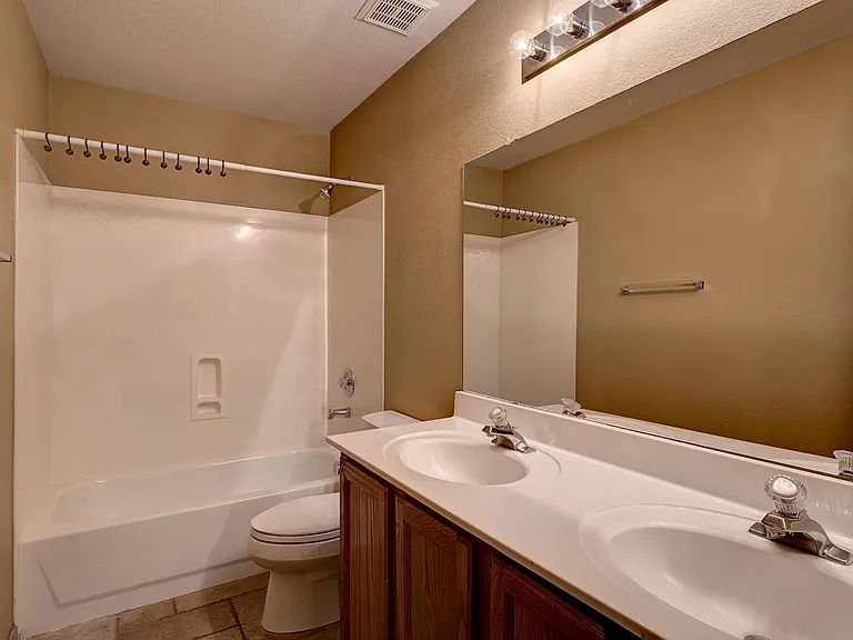 431 N Leoma Ln — Photo 14