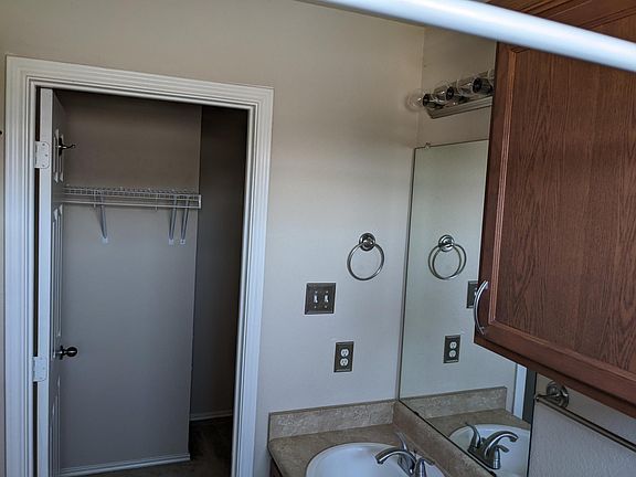 5th image of 621 Rolling Oak Dr