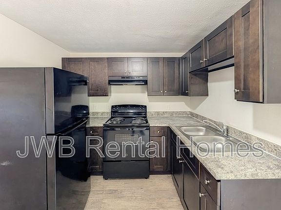 3rd image of 4281 McDaniel Dr