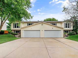 734 Crawford Dr, Cottage Grove, WI 53527