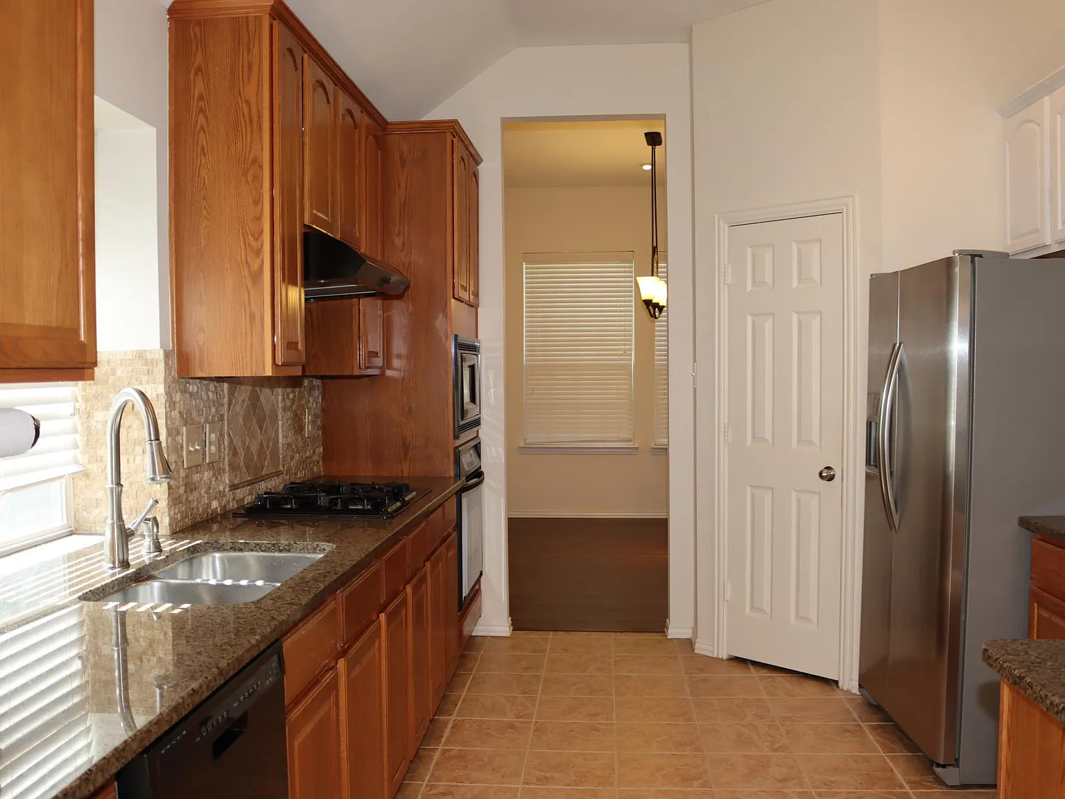 1548 Idlewild Dr — Photo 3