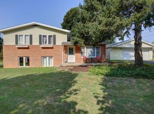 707 Colony Grv, Mahomet, IL 61853