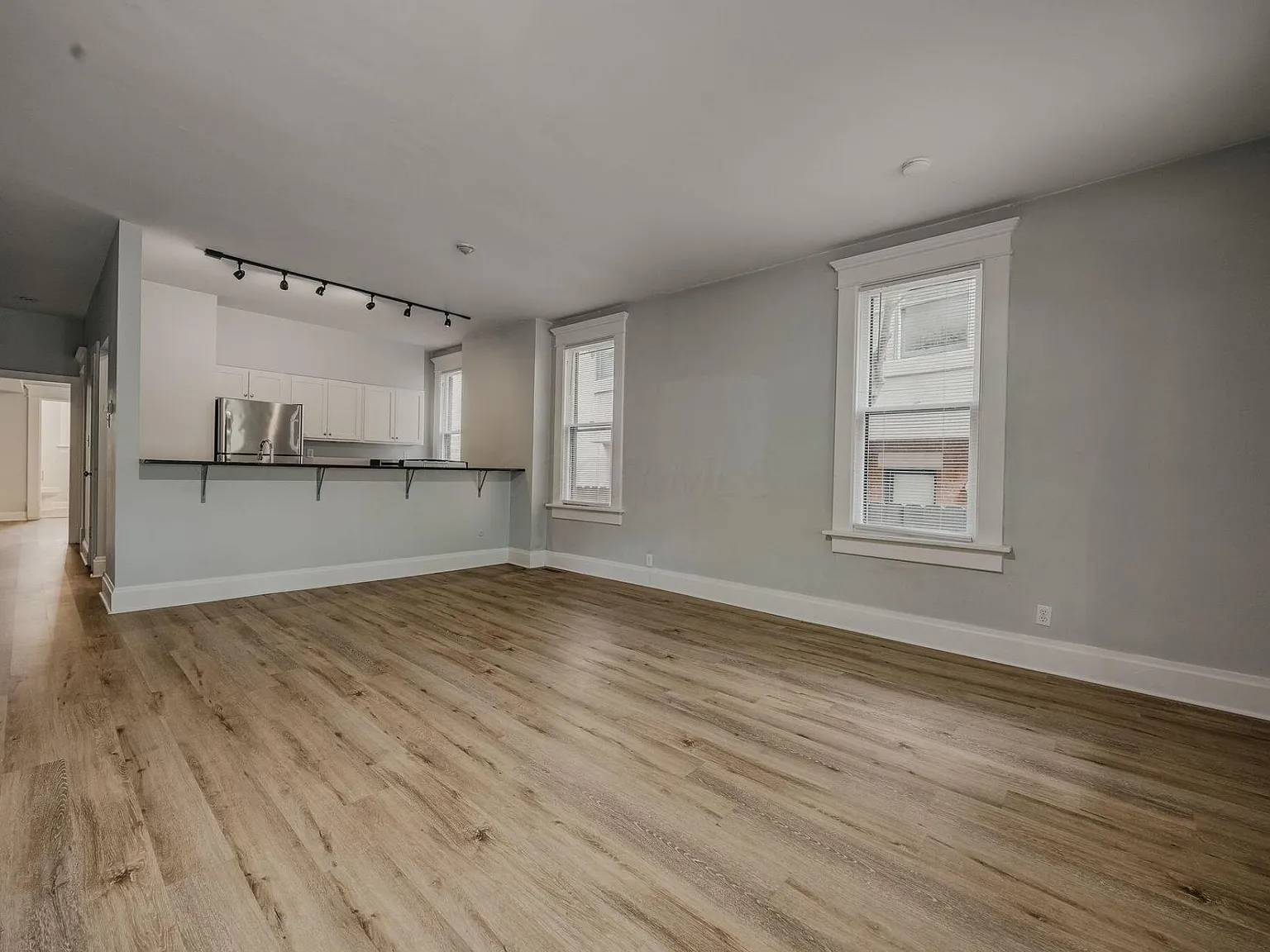 1 bed, 1.0 bath, 3144 sqft, $1,800 — Photo 4