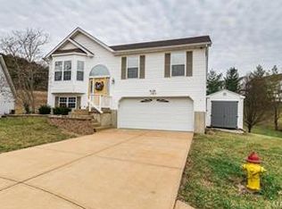 105 Pebble Ct, Imperial, MO 63052