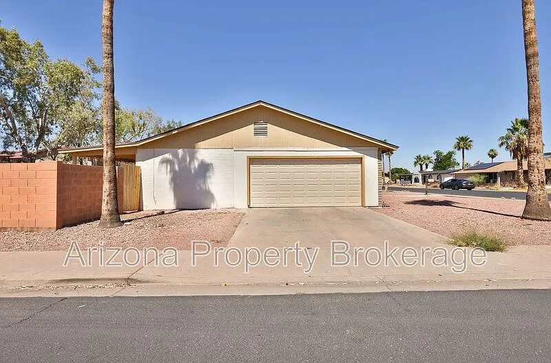 3 bed, 2.0 bath, 1512 sqft, $1,895 — Photo 4