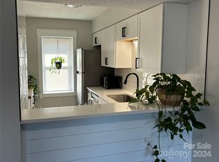 2705 N Center St APT 60, Hickory, NC 28601