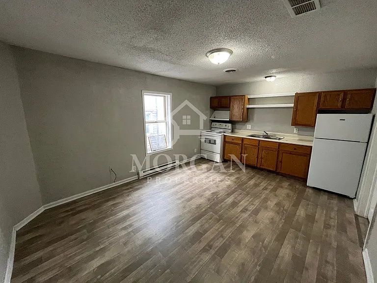 1807 Meridian St #2 — Photo 3