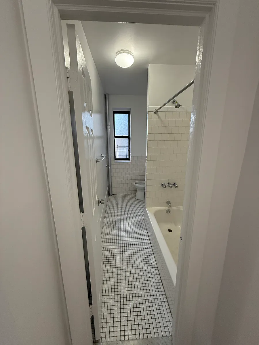 Building Photo - Crotona Park N