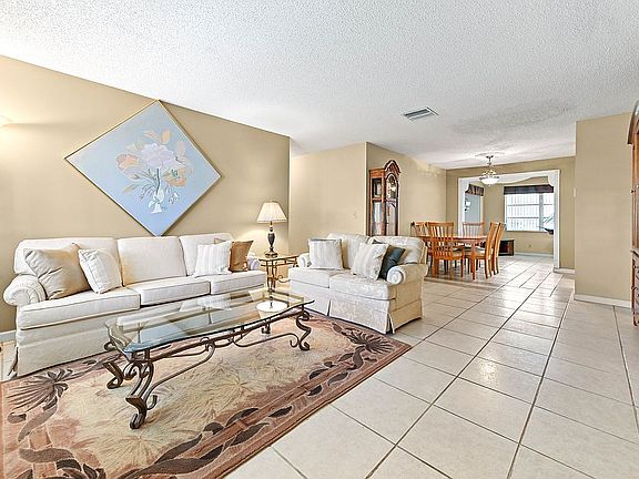5th image of 1506 SW 18th Dr