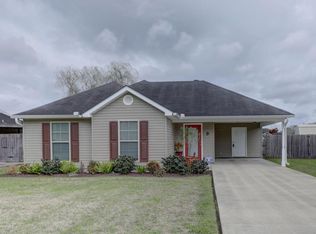 913 Gary Dr, Breaux Bridge, LA 70517