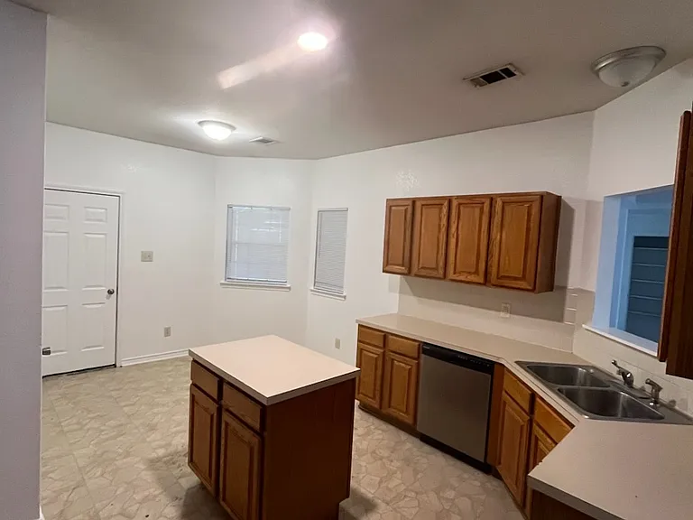 5111 Warwicke Dr — Photo 12