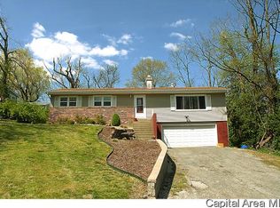 110 E Hoehn St, Carlinville, IL
